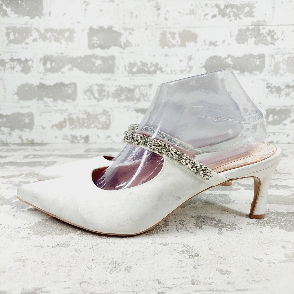 Naturalizer Pnina Tornai Liefde Mules in White Satin Crystal